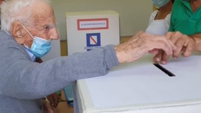 alle urne a 106 anni zio felice non rinuncia al voto