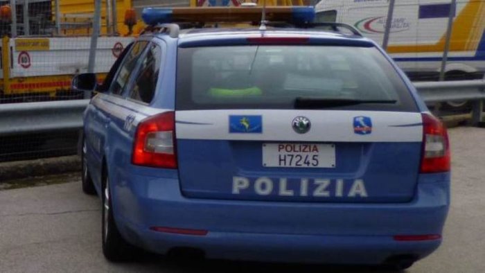 alla guida con la patente contraffatta denunciato camionista