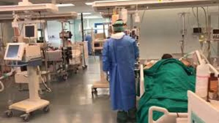 covid altri 11 casi in irpinia riapre il covid hospital