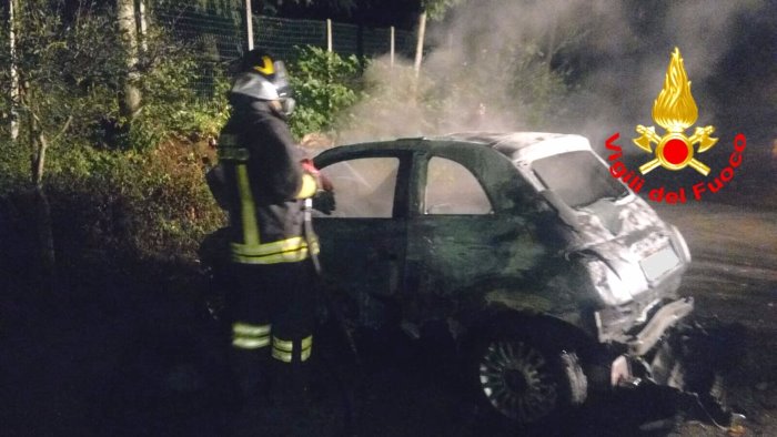 auto in fiamme a san potito si indaga