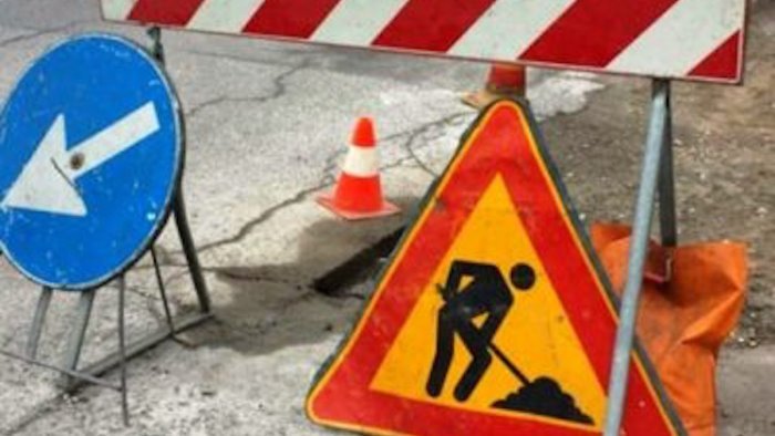 massi pericolanti proseguono i lavori sulla ss18 a sapri