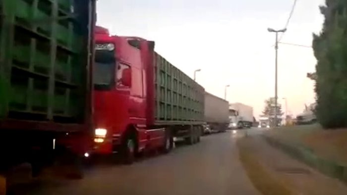 autostrada chiusa senza percorsi alternativi caos e disagi