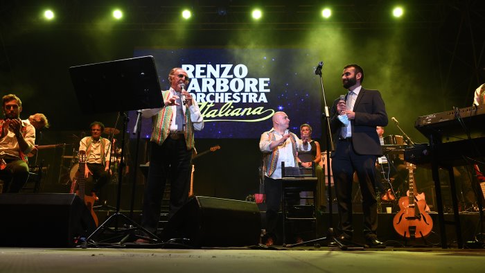 renzo arbore chiude la xx edizione del capodanno bizantino