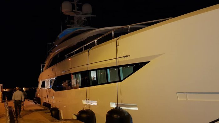 agropoli attracca serenity a bordo la principessa del bahrain