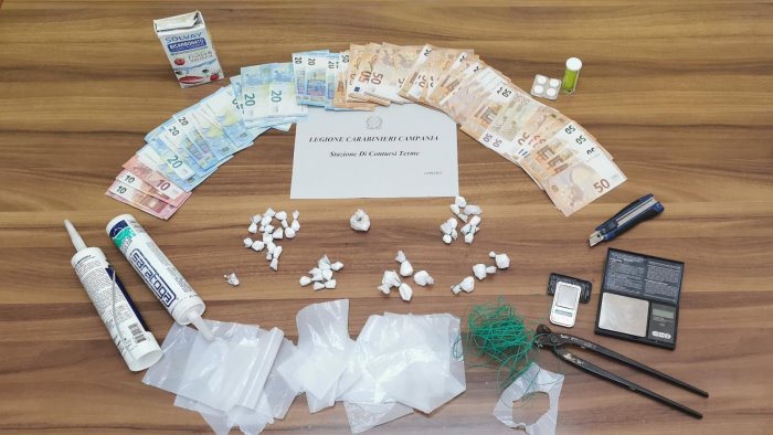 cocaina nascosta in due pistole per silicone arrestato 32enne