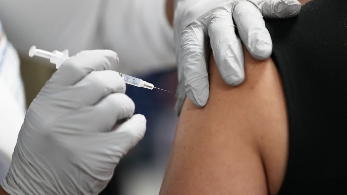vaccini in campania 4 milioni di prime dosi