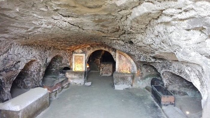 viaggio nei tesori dei villaggi della tradizione tappa nelle catacombe di prata