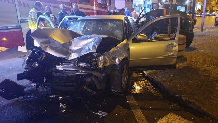 battipaglia incidente tra due auto diversi i feriti