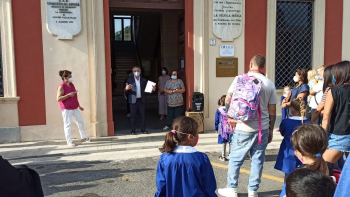 giffoni riapre le scuole il sindaco giuliano ripartire dalla cultura
