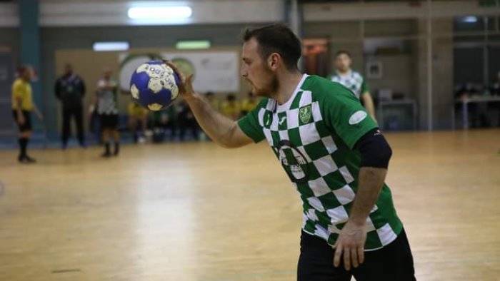 pallamano benevento arriva il terzino laera