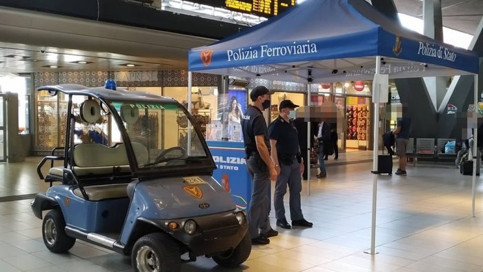 operazione della polfer nelle principali stazioni ferroviarie in campania