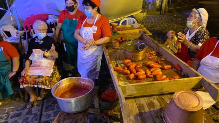 tradizioni e oro rosso successo per l evento un seme per san marzano