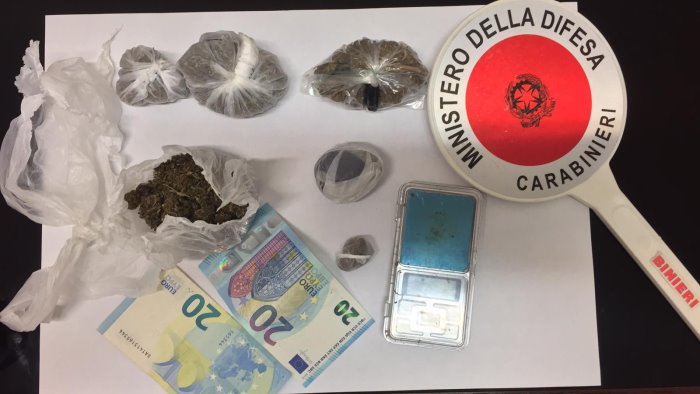 spaccio ed evasione due arresti dei carabinieri della compagnia di eboli
