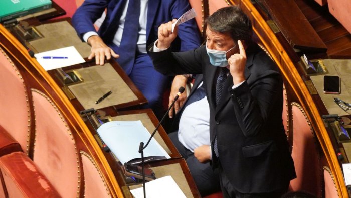 vaccino renzi con draghi italia modello per il mondo