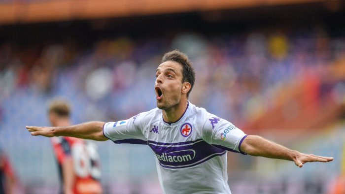 terza vittoria di fila per la fiorentina genoa ko 2 1