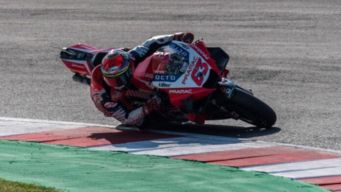 a misano bagnaia concede il bis davanti a quartararo 3 bastianini