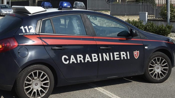 serino botte tra immigrati arrivano i carabinieri donna ferita