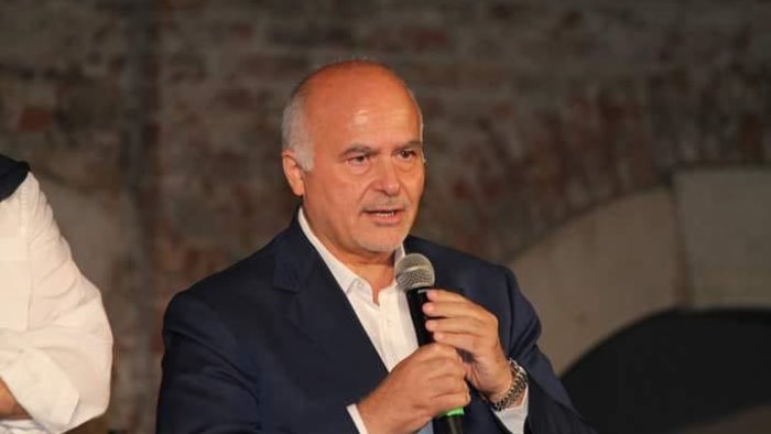 comunali rotondi ilario contrattacca ecco gli sprechi dell amministrazione