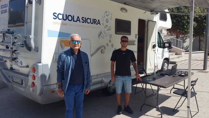 vaccinazioni a roccapiemonte in piazza zanardelli il camper per le prenotazioni