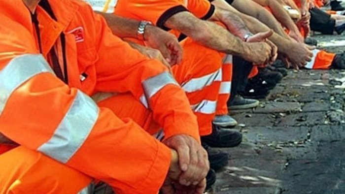 rifiuti ad albanella 12 operai senza stipendio da 3 mesi pronti allo sciopero