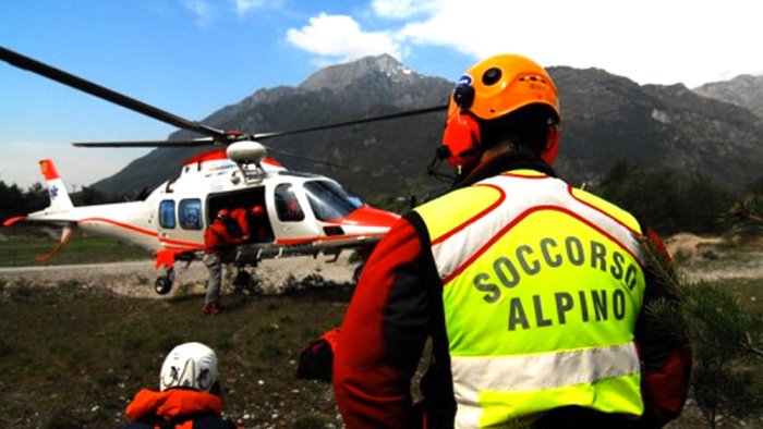 si perde mentre cerca funghi salvato dal soccorso alpino
