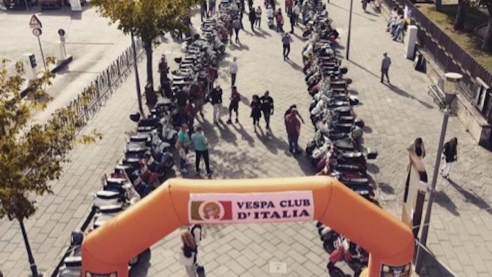 successo per il primo raduno nazionale vespa citta di cava de tirreni