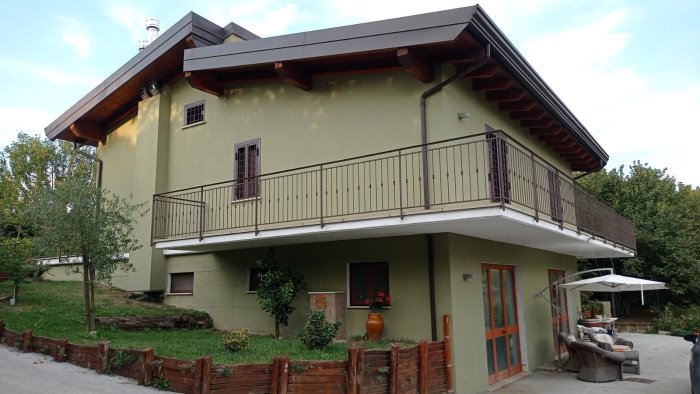 escalation di furti ad aiello del sabato ladri nella villetta dell ex assessore