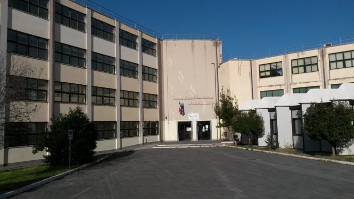 eboli vaccini per tutti domani al liceo a gallotta