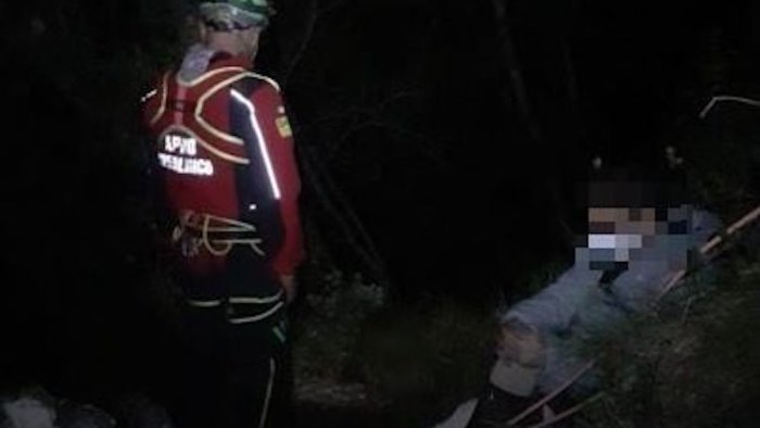 maiori si fa male lungo un sentiero giovane escursionista soccorso