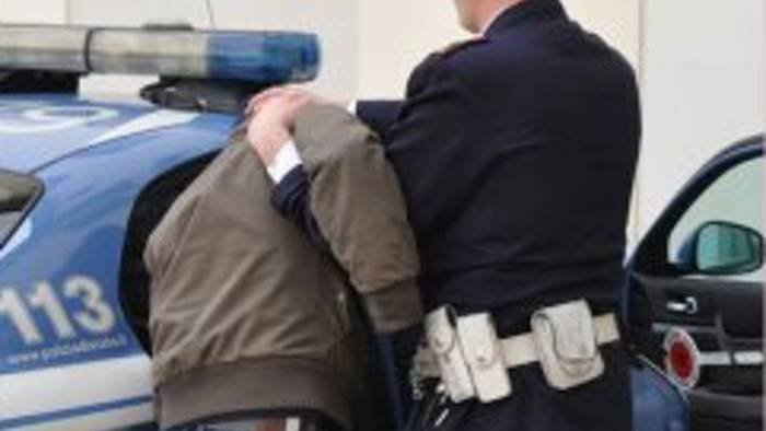 droga nascosta nell armadio arrestato 45enne a bellizzi