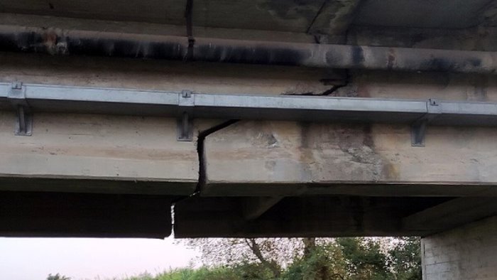 ponte sul fiume alento strianese rassicura non si tratta di una crepa