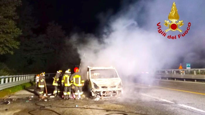 furgone in fiamme terrore in autostrada sul viadotto della morte a monteforte