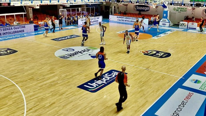 basket gevi napoli ko contro il mornar bar ora la sfida con brindisi