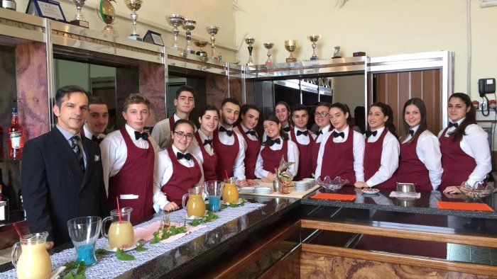 vico equense l alberghiero de gennaro restaurato da docenti e personale ata
