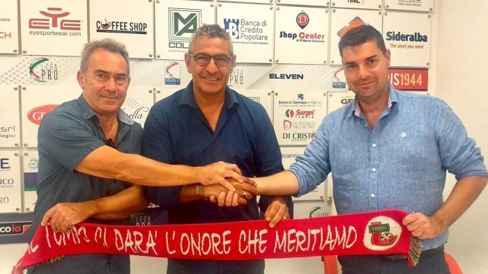 il taranto spaventa la turris ma i corallini ribaltano i rossoblu 2 1