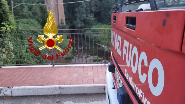 tragedia ad atripalda giu dal ponte 80enne muore sul colpo