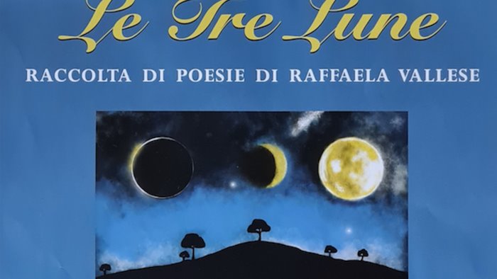 le tre lune si presenta la raccolta di poesie di raffaella vallese