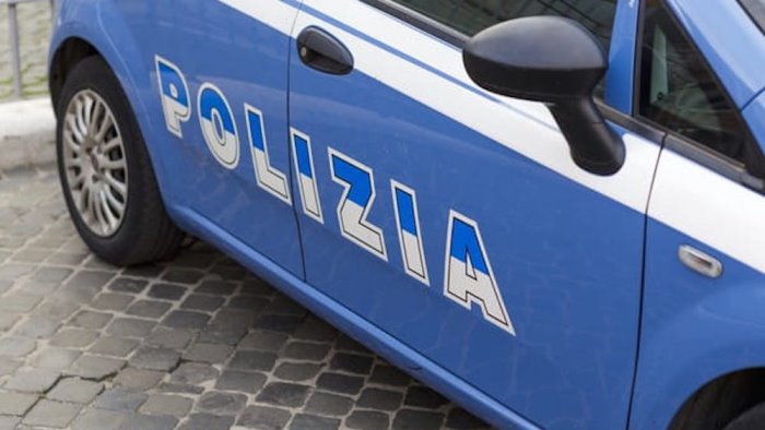 in vendita auto contraffatte con chilometri scalati blitz nella concessionaria