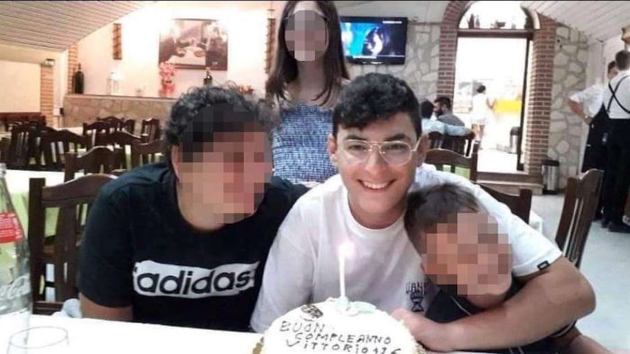muore in un incidente caso riaperto la mamma e stato un segno di vittorio