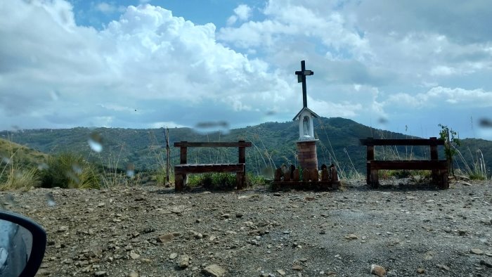 nicchia vandalizzata a montecorice rimessa a posto in poche ore