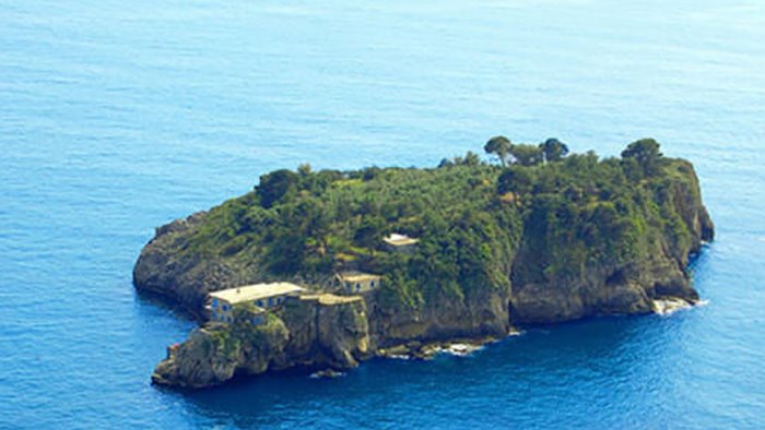 massa lubrense il sindaco balducelli vuole acquistare l isola isca di eduardo