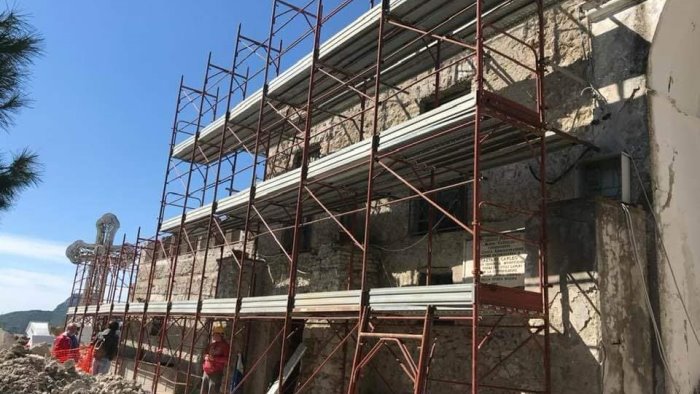 cava proseguono i lavori di riqualificazione del castello di sant adiutore