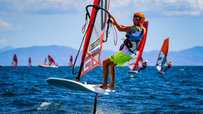 vela a salerno arrivano gli iqfoil si vola a 50 km h