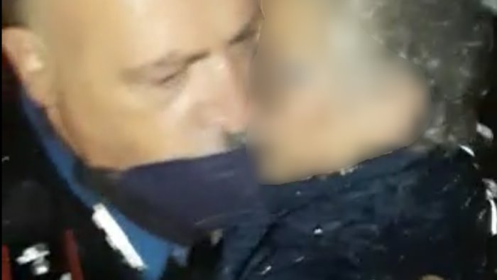 solofra maltempo anziana intrappolata in auto salvata dai carabinieri