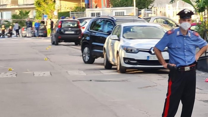 sarno spari in via lanzetta gambizzato un uomo si indaga