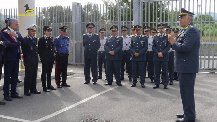 agropoli piantato l albero della legalita nella sede della guardia di finanza