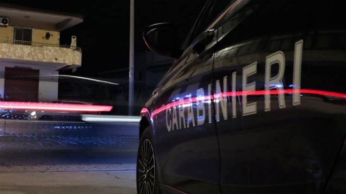 tentano di rubare in una parafarmacia messi in fuga dai carabinieri