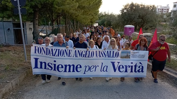 in migliaia ad acciaroli per la marcia in ricordo del sindaco pescatore