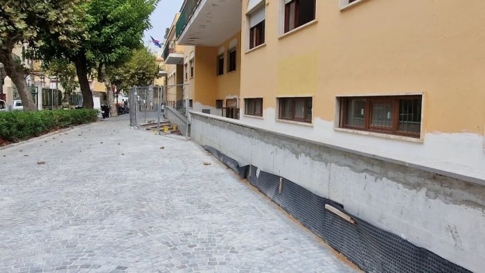 meta il sindaco tito stiamo costruendo l area spettacolo nella scuola