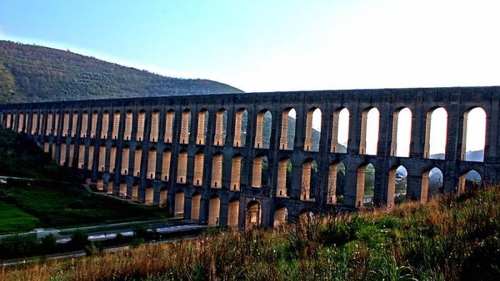 voleva gettarsi dall acquedotto carolino donna sannita salvata dai carabinieri